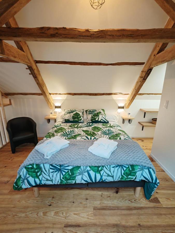 A La Memoire De Merlin & Spa Saint-Malon-sur-Mel Eksteriør bilde