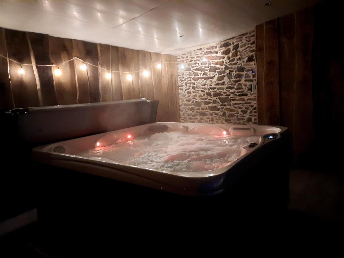 A La Memoire De Merlin & Spa Saint-Malon-sur-Mel Eksteriør bilde