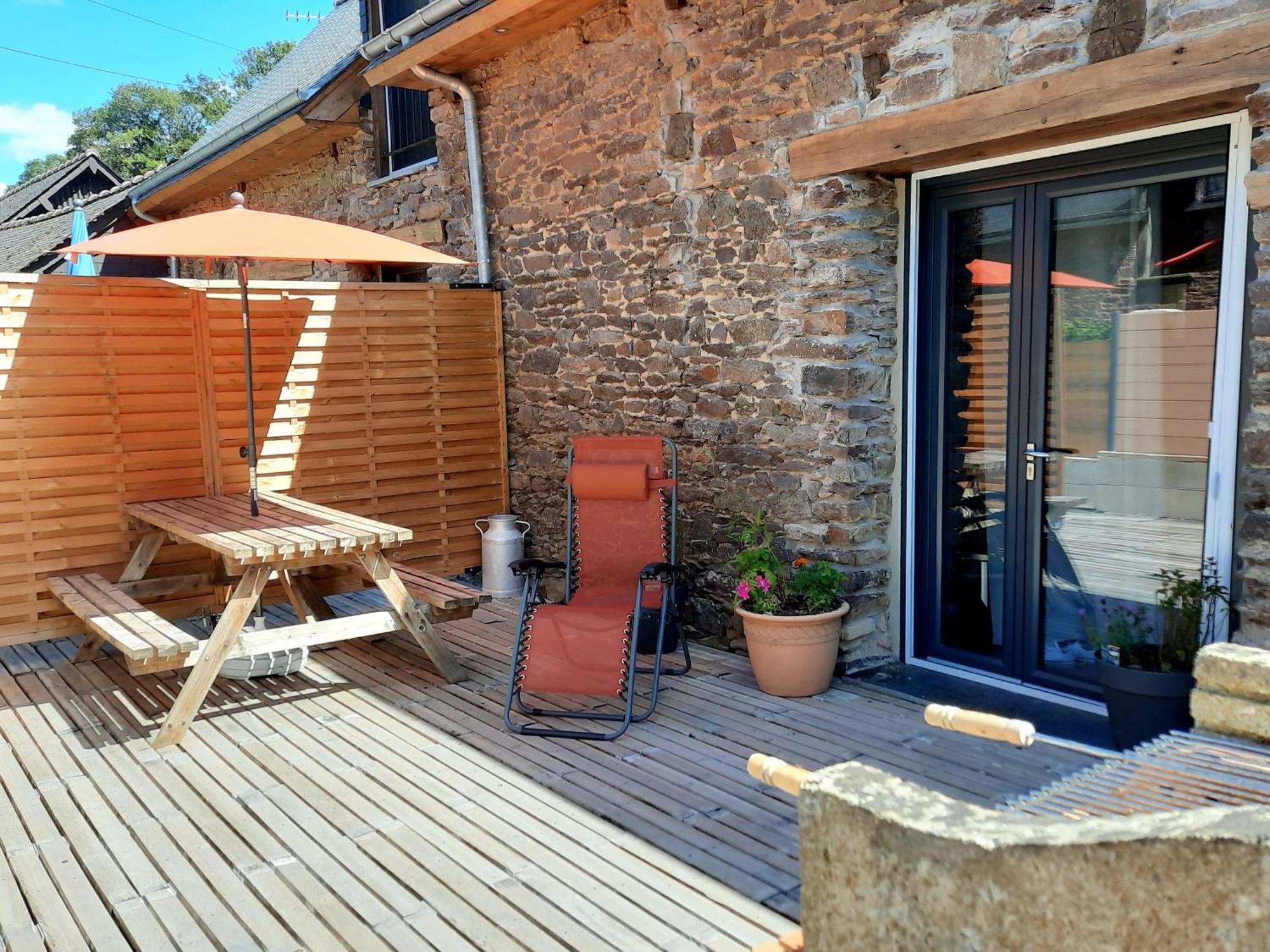A La Memoire De Merlin & Spa Saint-Malon-sur-Mel Eksteriør bilde