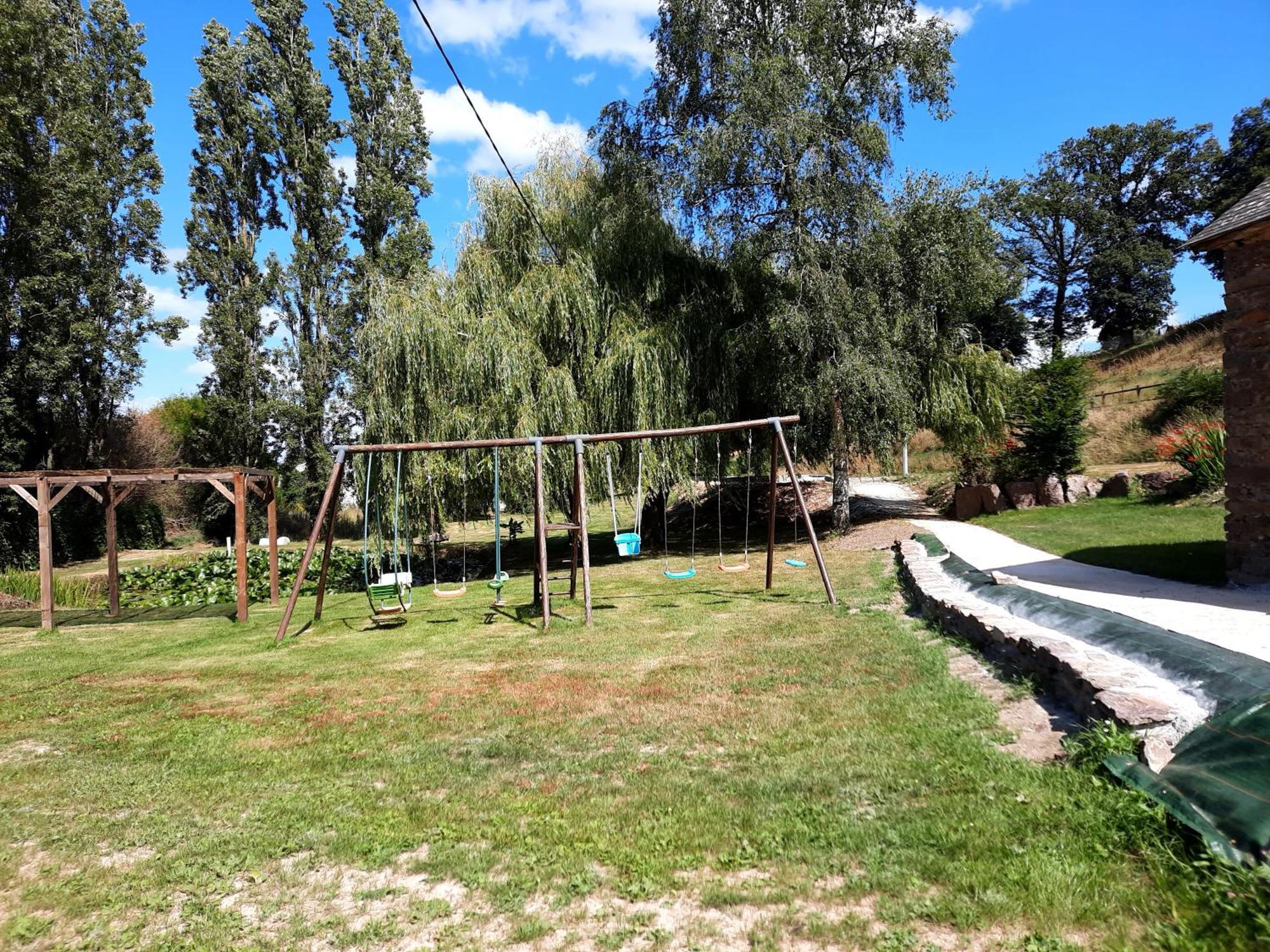 A La Memoire De Merlin & Spa Saint-Malon-sur-Mel Eksteriør bilde